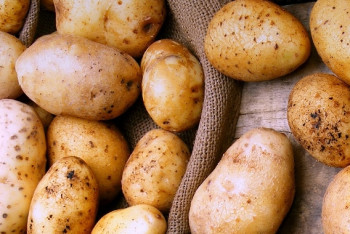 Фотография к новости: Картофель из Пакистана продают на рынках столицы под видом отечественного