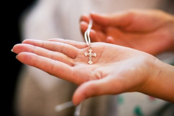 Фотография к новости: В Акмолинской области учитель срезала с девочки православный крестик ради безопасности