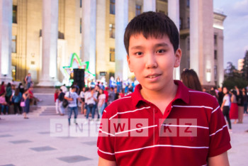 Фотография к новости: Как в КБТУ создают условия для 12-летнего вундеркинда из Алматы