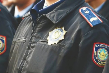 Фотография к новости: Задержавших педофила граждан наградила полиция Астаны