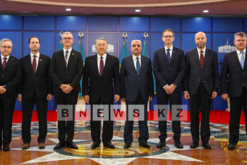 Фотография к новости: Послы семи стран вручили Назарбаеву верительные грамоты