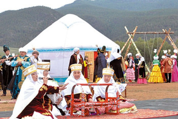 Фотография к новости: Гости курултая: Аксакал из Франции, депутат из Китая и философ из Узбекистана