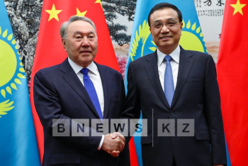 Фотография к новости: Н.Назарбаев пригласил Премьера госсовета КНР в Казахстан