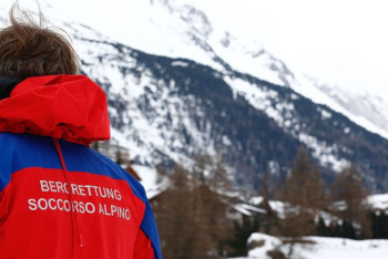 Фотография к новости: 30 человек погибли в накрытом лавиной отеле в Италии (ФОТО,ВИДЕО)