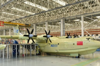 Фотография к новости: Крупнейший в мире самолет-амфибия взлетит в мае