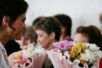 Фотография к новости: В МОН РК прокомментировали нашумевший запрет на цветы и подарки для учителей