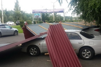 Фотография к новости: Ураган в ВКО: пять пострадавших человек