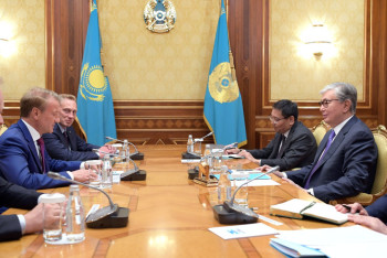 Фотография к новости: Токаев встретился с главой "Сбербанка России" Германом Грефом