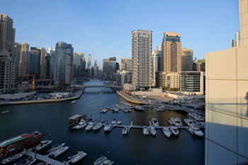 Фотография к новости: В Дубае установили смарт-скамейки с солнечными батареями