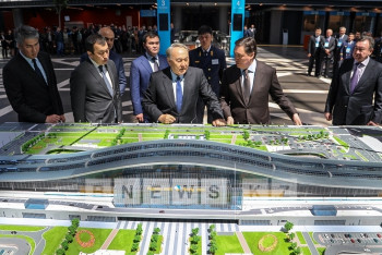 Фотография к новости: Президент открыл новый ж/д вокзал в Астане