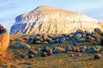 Фотография к новости: Зарубежные СМИ о загадочной долине шаров в Казахстане