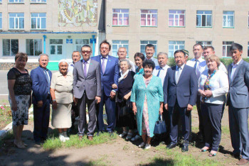 Фотография к новости: Компьютерный класс одной из павлодарских школ подарил мажилисмен