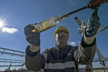 Фотография к новости: Поставки нефти в Китай через Казахстан увеличатся