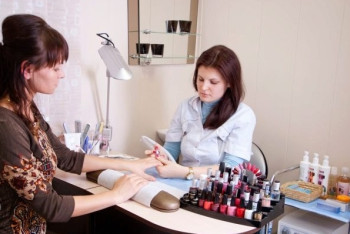 Фотография к новости: Работа в маникюрных салонах ведет к раку