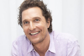 Фотография к новости: Макконахи получил школьный аттестат через 31 год после выпуска