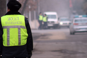 Фотография к новости: Пешим нарядам полиции Казахстана запретят останавливать автомобиль