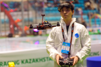 Фотография к новости: В Казахстане выбрали лучших гонщиков на дронах (ФОТО, ВИДЕО)