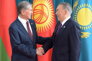 Фотография к новости: Атамбаев поздравил Назарбаева и народ Казахстана с Днем независимости