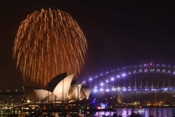 Фотография к новости: Как мир встретил Новый 2017 год (ФОТО) 