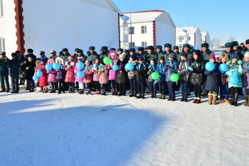 Фотография к новости: Военнослужащие трех военных гарнизонов получили ключи от квартир (ФОТО)