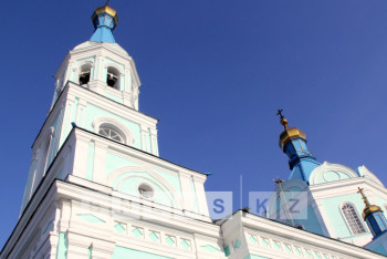 Фотография к новости: В Семей привезли мощи известной предсказательницы (ФОТО)