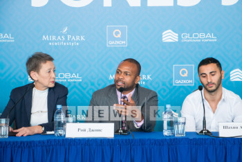 Фотография к новости: Рой Джонс младший готов открыть школу профессионального бокса в Казахстане (ФОТО)