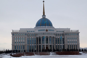 Фотография к новости: Нурсултан Назарбаев в Алматы встретился с общественными деятелями