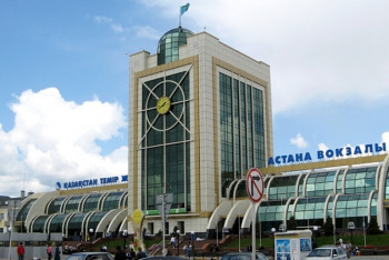 Фотография к новости: Асет Исекешев поручил устранить хаотичную парковку автомобилей на столичном вокзале