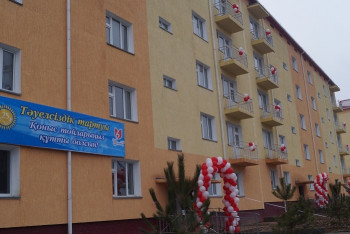 Фотография к новости: Ключи от квартир в Шымкенте получили госслужащие и работники культуры (ФОТО)