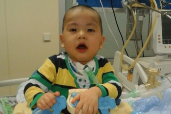 Фотография к новости: Нашелся спонсор для перевозки тяжелобольного малыша в Индию