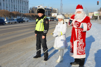 Фотография к новости: Дед Мороз и Снегурочка заступили в охрану общественного порядка в Караганде (ФОТО)