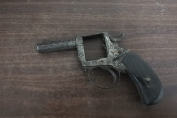 Фотография к новости: Житель Петропавловска сдал в полицию револьвер  Шерлока Холмса