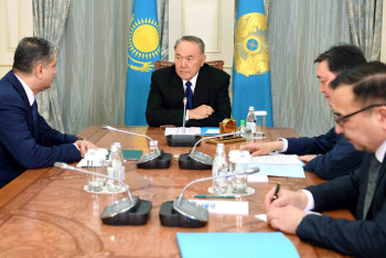 Фотография к новости: Нурсултан Назарбаев обсудил повестку дня коллегии ЕЭК с Тиграном Саркисяном