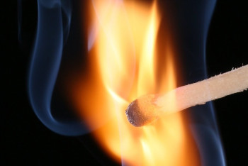 Фотография к новости: В Шымкенте мужчина, обвиненный в мошенничестве, совершил самоподжог