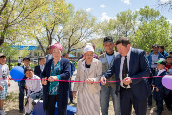 Фотография к новости: Спортплощадку для детей построили НПО в отдаленном селе Алматинской области