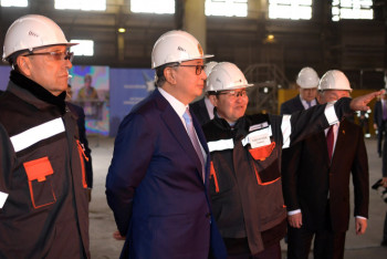 Фотография к новости: Токаев посетил Актюбинский завод ферросплавов