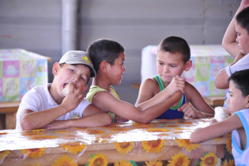 Фотография к новости: Почти все школьники Алматинской области отдохнут в летних лагерях