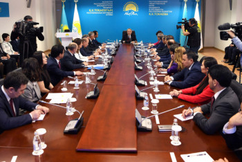 Фотография к новости: Елбасы: Я питаю большую надежду на молодежь