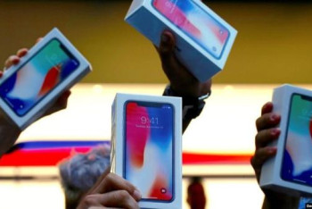 Фотография к новости: В Китае массово бойкотируют продукцию Apple  