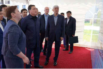 Фотография к новости: Аскар Мамин проинспектировал ход реализации крупных инфраструктурных проектов