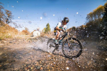 Фотография к новости: Кирилл Казанцев завоевал золото I этапа Asia Mountain Bike series