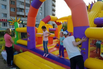 Фотография к новости: Не пускать детей на батуты при сильном ветре просит Комитет по ЧС