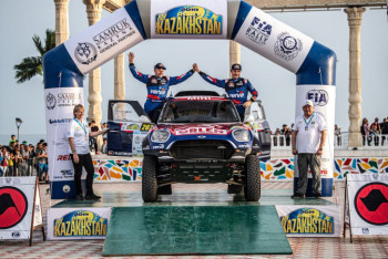 Фотография к новости: В Мангистау проходит международная гонка "Ралли Казахстан 2019"