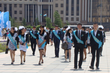 Фотография к новости: Выпускники Мангистау отказываются от праздников в пользу нуждающихся