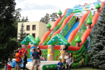 Фотография к новости: Владелец перевернувшегося батута в Караганде работал в ДЧС