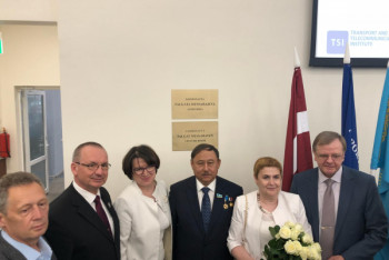 Фотография к новости: Аудиторию имени Талгата Мусабаева открыли в одном из вузов Латвии