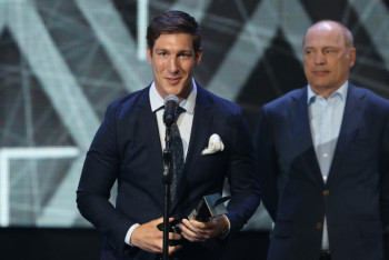 Фотография к новости: Даррен Диц из "Барыса" признан лучшим защитником КХЛ