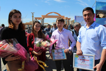 Фотография к новости: Актюбинец получил приз за самое оригинальное предложение руки и сердца