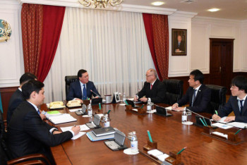 Фотография к новости: Аскар Мамин обсудил с послом Японии развитие экономического сотрудничества