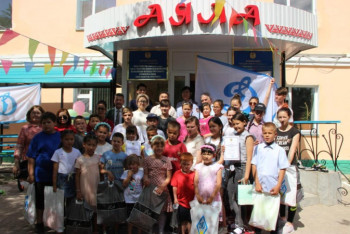 Фотография к новости: Актюбинские полицейские подарили детям праздник